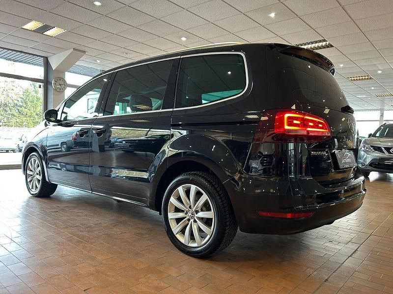 Gebraucht VW Sharan Highline 150 PS (110 kW) 2020 Deep black Van / Kleinbus