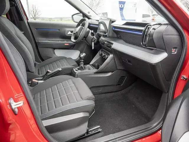Neu Citroën C3 101 PS (74 kW) 2025 Rot Kleinwagen