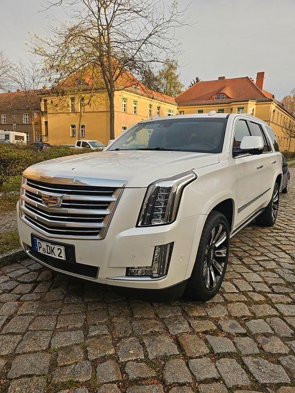 Weiß Gebraucht 2017 Cadillac Escalade SUV | 64.300 € - Bild 1/4