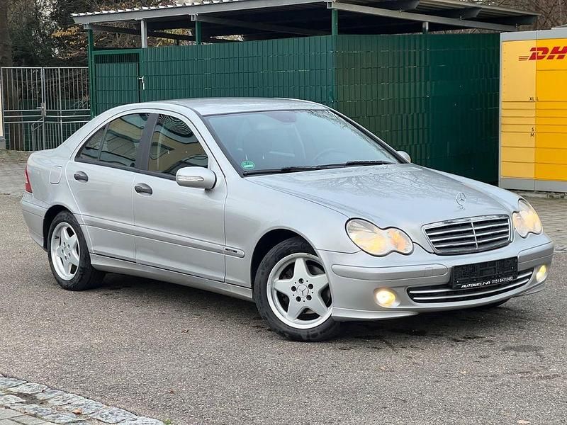 Silber Gebraucht 2004 Mercedes C200 Limousine | 2.900 € (Fairer Preis) - Bild 1/4