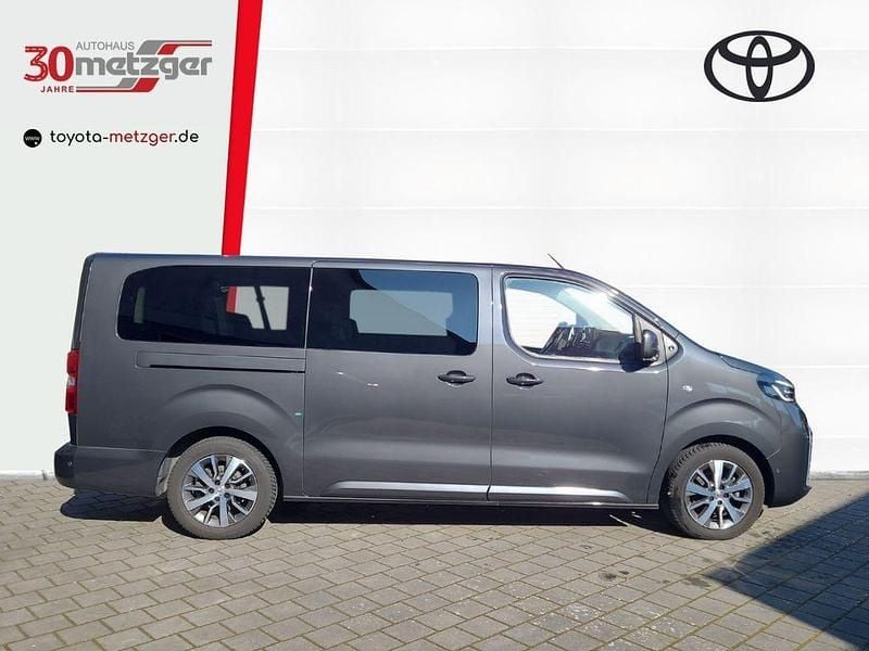 Gebraucht Toyota Proace Verso Team 178 PS (130 kW) 2024 Grau Kombi