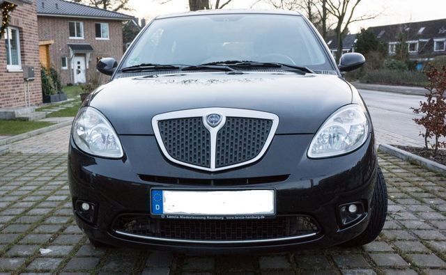 Gebraucht Lancia Ypsilon 60 PS (44 kW) 2010 Schwarz metallic Kleinwagen