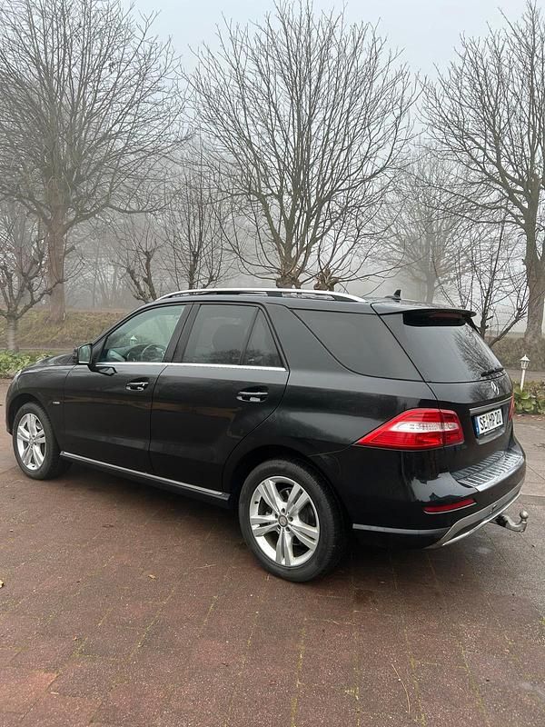 Gebraucht Mercedes ML250 204 PS (150 kW) 2012 Schwarz SUV