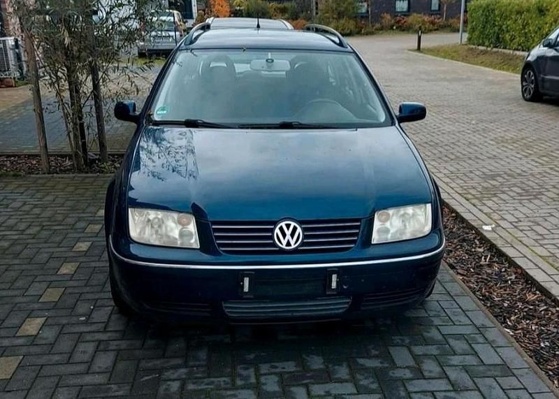 Blau Gebraucht 2002 VW Bora Limousine | 1.000 € (Guter Preis) - Bild 1/4