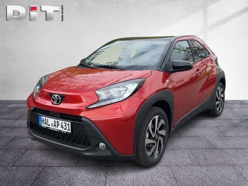 Chili red/ night sky black Gebraucht 2025 Toyota Aygo Kleinwagen | 15.550 € (Fairer Preis) - Bild 1/4