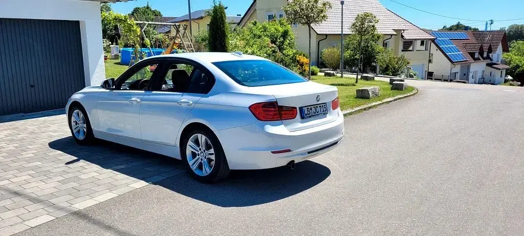 Gebraucht BMW 320 Sport Line 184 PS (135 kW) 2012 Weiß Limousine