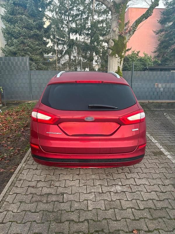 Gebraucht Ford Mondeo 160 PS (117 kW) 2015 Rot Kombi