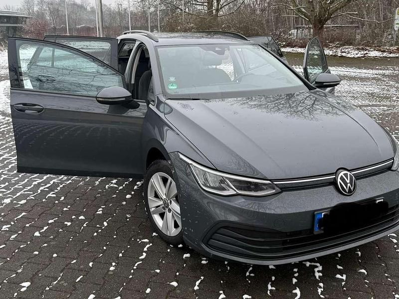 Grau Gebraucht 2022 VW Golf VIII Life Kombi | 16.800 € (Superpreis) - Bild 1/4
