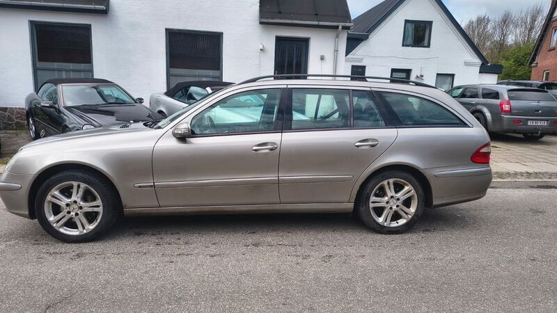 Silber Gebraucht 2004 Mercedes E320 Kombi | 1.899 € (Superpreis) - Bild 1/4