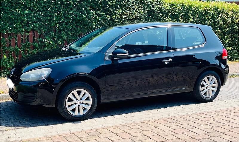 Schwarz Gebraucht 2011 VW Golf VI Kleinwagen | 4.600 € (Guter Preis) - Bild 1/4