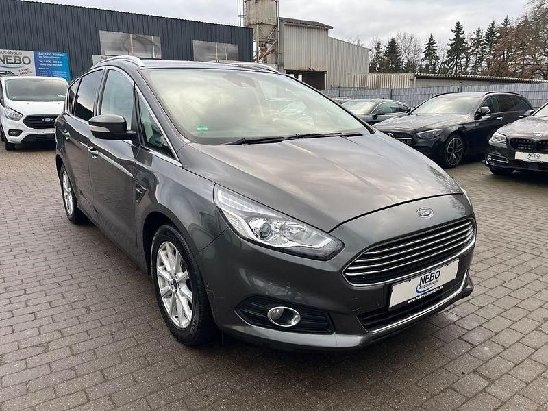 Gebraucht Ford S-MAX Titanium 150 PS (110 kW) 2017 Grau Van / Kleinbus
