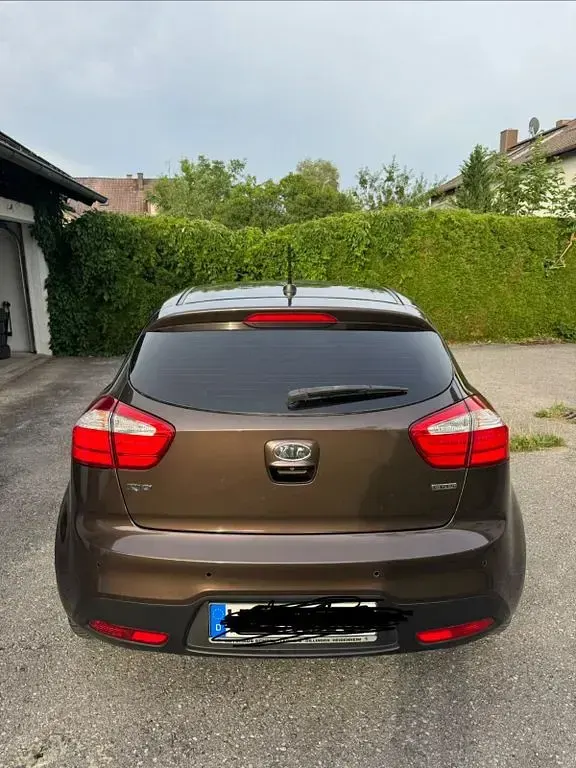 Gebraucht Kia Rio 90 PS (66 kW) 2012 Braun Limousine