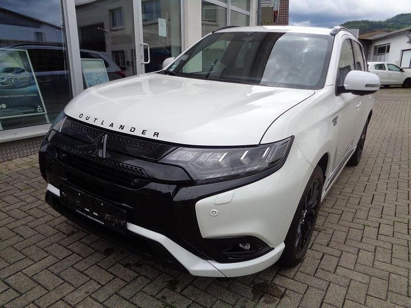 Weiß Gebraucht 2020 Mitsubishi Outlander P-HEV Top SUV | 24.990 € (Fairer Preis) - Bild 1/4