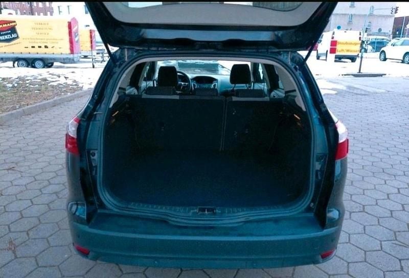 Second-hand Ford Focus 125 CP (91 kW) 2012 Negru Berlinǎ