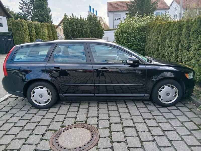 Usado Volvo V50 109 CV (80 kW) 2010 Negro Familiar