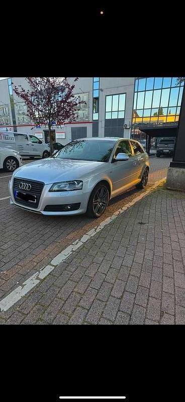 Silber Gebraucht 2010 Audi A3 S-Line Limousine | 9.500 € (Teuer) - Bild 1/4
