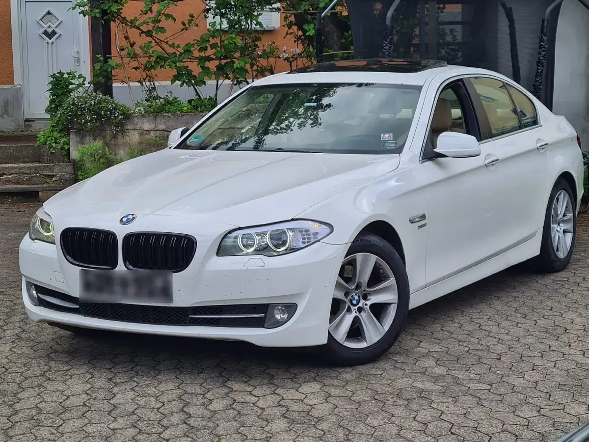 Gebraucht BMW 528 245 PS (180 kW) 2012 Weiß Limousine