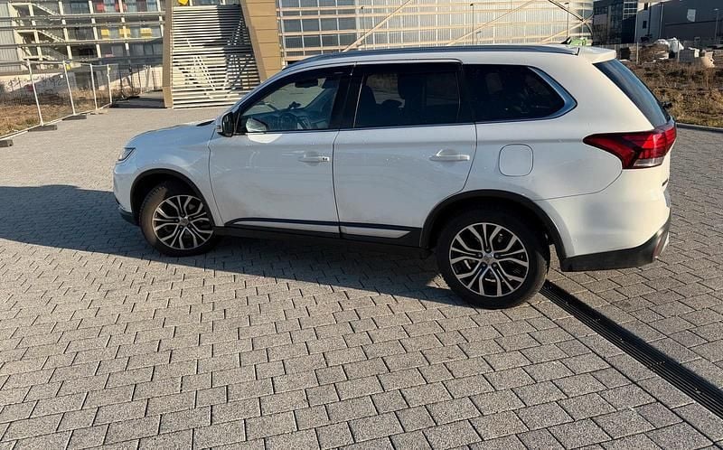 Gebraucht Mitsubishi Outlander 150 PS (110 kW) 2016 Weiß SUV