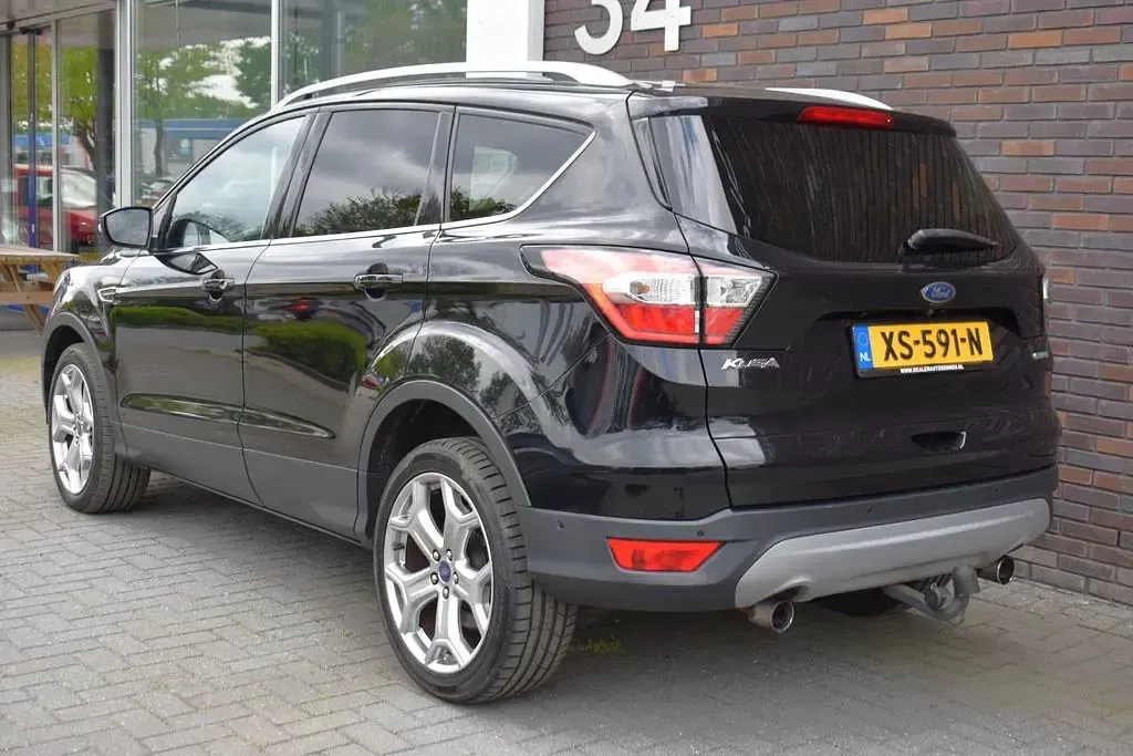 Usado Ford Kuga 150 HP (110 kW) 2018 Preto SUV