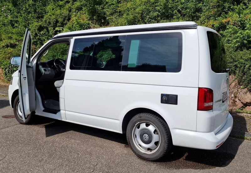 Weiß Gebraucht 2013 VW T5 Comfortline Van | 29.800 € - Bild 1/4