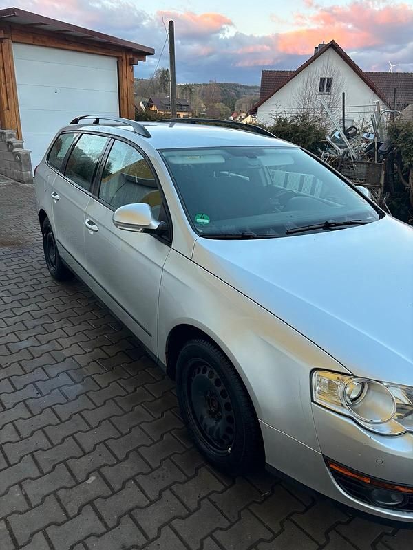 Gebraucht VW Passat 110 PS (80 kW) 2011 Silber Kombi