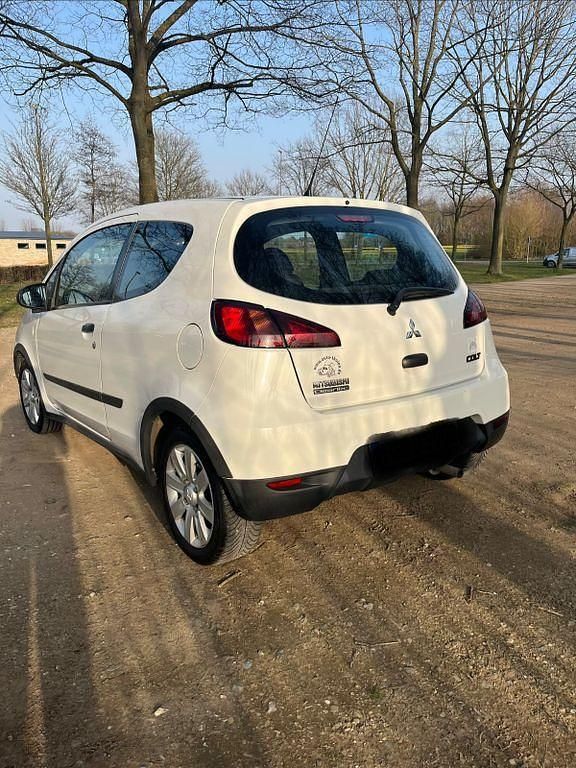 Gebraucht Mitsubishi Colt 95 PS (69 kW) 2010 Weiß Kleinwagen