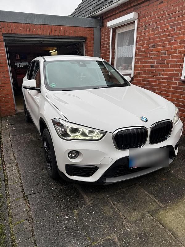 Weiß Gebraucht 2017 BMW X1 SUV | 14.200 € (Guter Preis) - Bild 1/4