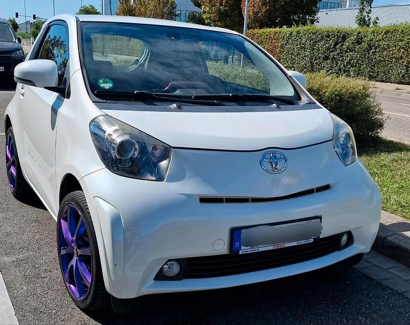 Weiß Gebraucht 2009 Toyota iQ Kleinwagen | 3.750 € (Fairer Preis) - Bild 1/4