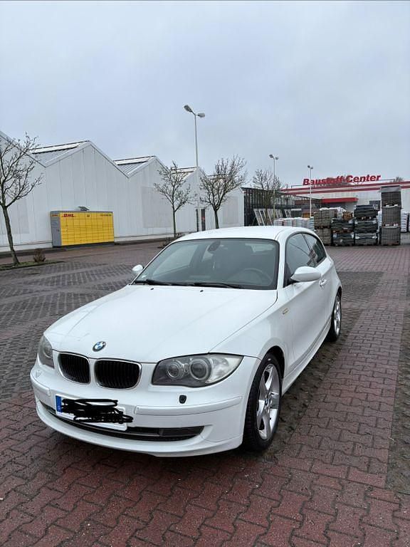 Gebraucht BMW 116 122 PS (89 kW) 2007 Weiß Kleinwagen