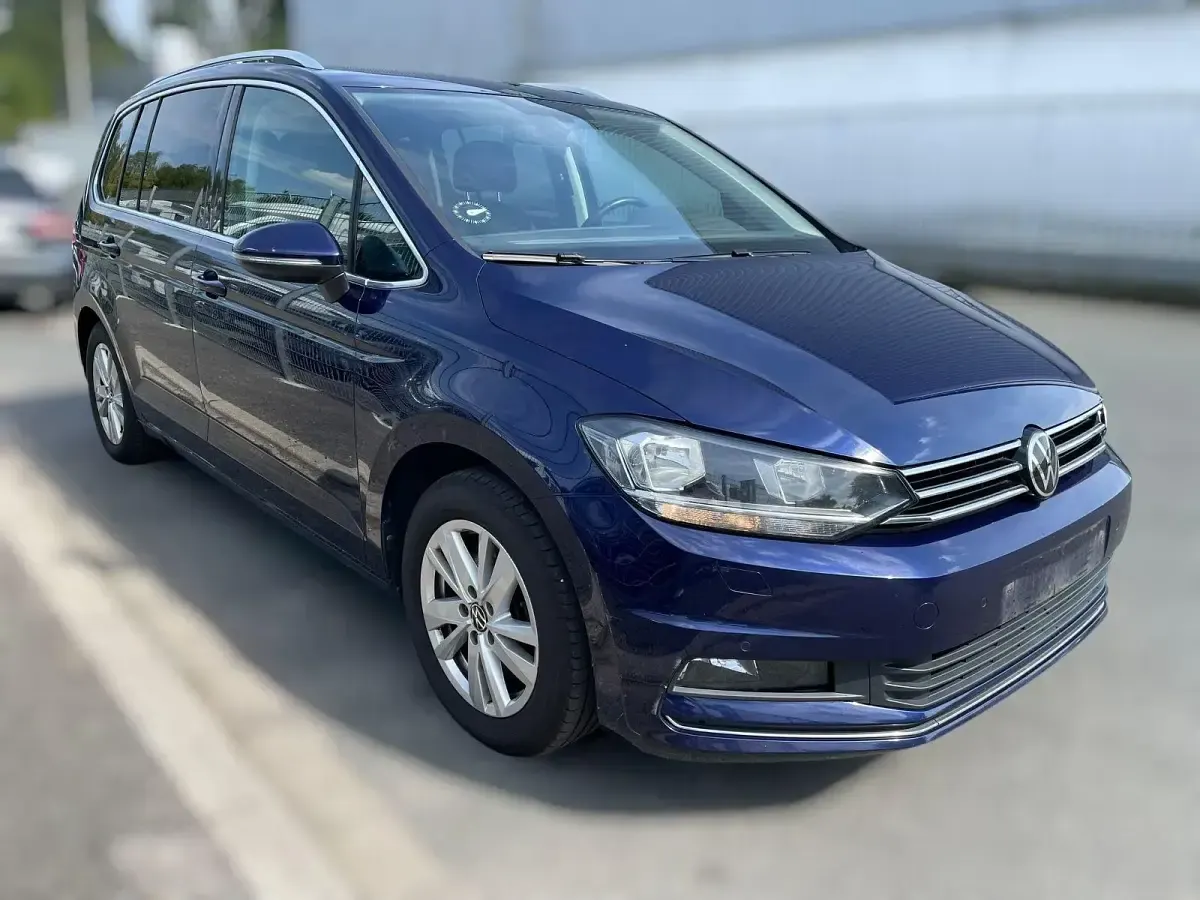Gebraucht VW Touran Highline 150 PS (110 kW) 2021 Blau Van / Kleinbus