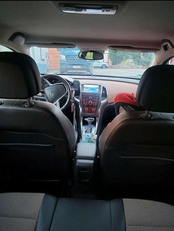 Gebraucht Opel Astra Design Edition 140 PS (102 kW) 2011 Limousine