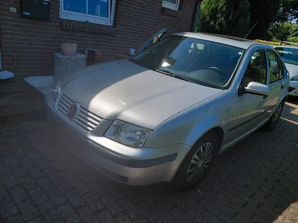Gebraucht VW Bora 125 PS (91 kW) 2001 Silber Limousine