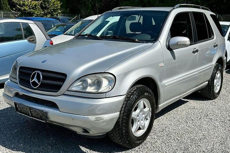 Silber Gebraucht 2001 Mercedes ML270 SUV | 2.790 € (Superpreis) - Bild 1/2