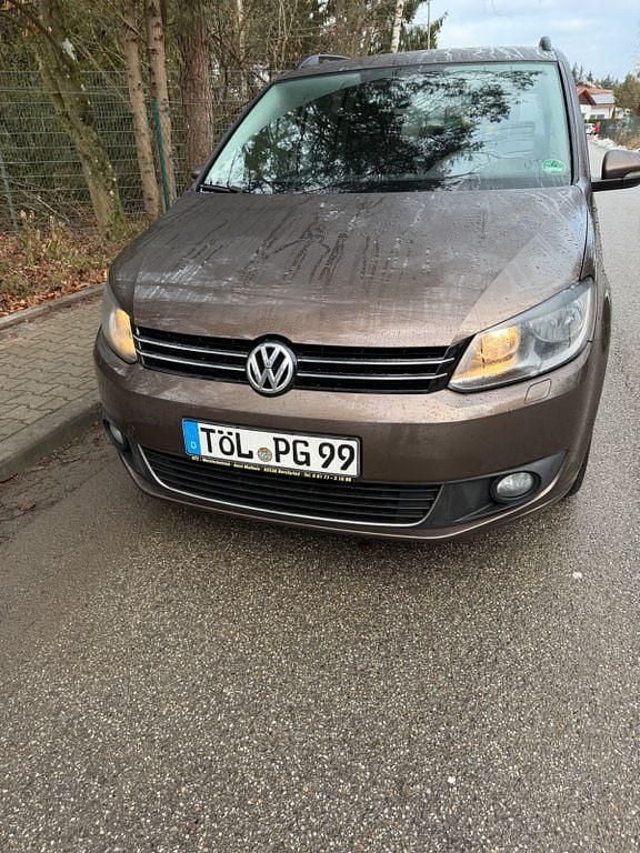 Braun Gebraucht 2015 VW Touran Van / Kleinbus | 8.190 € (Superpreis) - Bild 1/4