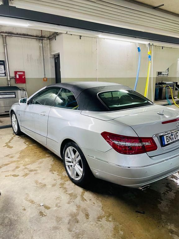 Gebraucht Mercedes E220 170 PS (125 kW) 2011 Silber Cabrio