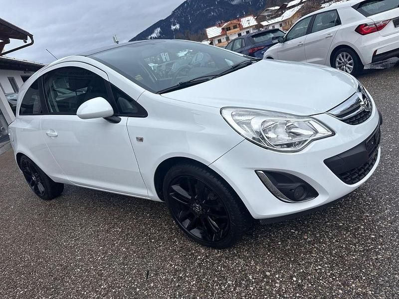 Gebraucht Opel Corsa Color Edition 87 PS (63 kW) 2012 Weiß Kleinwagen