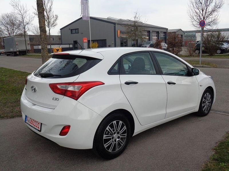 Gebraucht Hyundai i30 Classic 90 PS (66 kW) 2014 Weiß Limousine