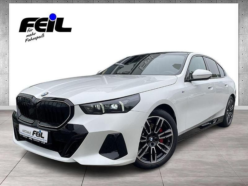 Mineralweiss Gebraucht 2024 BMW 520 M Sport Limousine | 52.910 € (Etwas zu teuer) - Bild 1/4