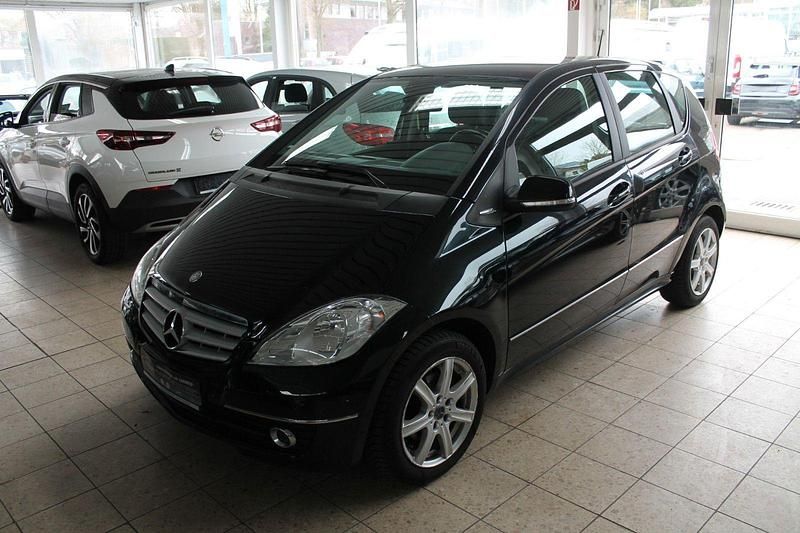 Gebraucht Mercedes A180 Elegance 116 PS (85 kW) 2012 Schwarz Kleinwagen