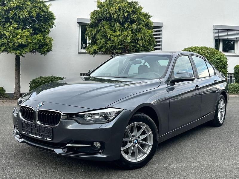 Grau Gebraucht 2013 BMW 316 Limousine | 9.800 € (Fairer Preis) - Bild 1/4