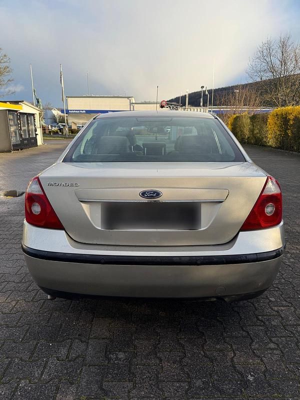 Gebraucht Ford Mondeo 145 PS (106 kW) 2004 Andere farben Limousine