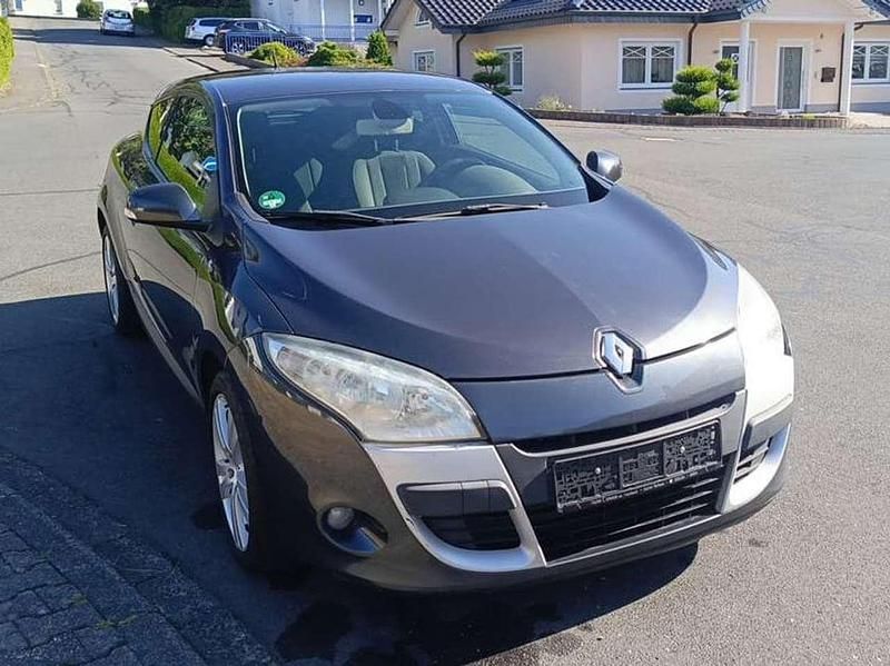Grau eclipse Gebraucht 2010 Renault Mégane Coupé Dynamique Coupé | 3.290 € (Guter Preis) - Bild 1/4