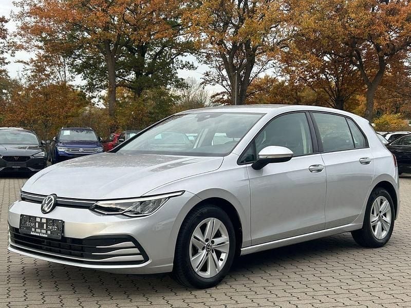 Silber Gebraucht 2021 VW Golf VIII Life Limousine | 18.980 € (Guter Preis) - Bild 1/4