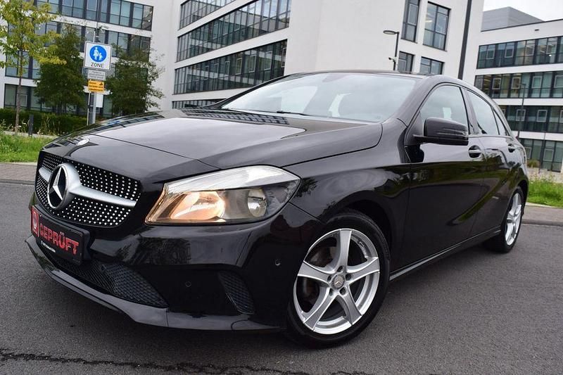 Schwarz Gebraucht 2017 Mercedes A180 Limousine | 13.900 € (Guter Preis) - Bild 1/4