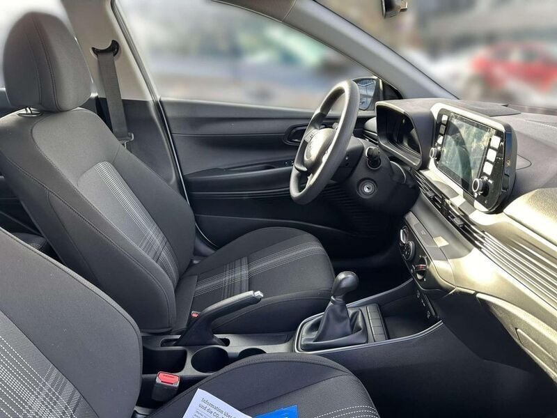 Gebraucht Hyundai i20 Select 101 PS (74 kW) 2024 Schwarz Limousine