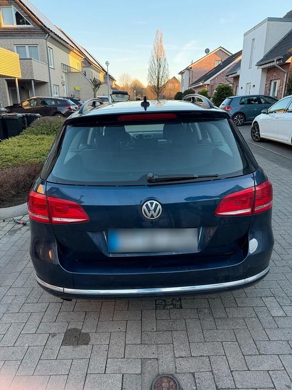 Gebraucht VW Passat 105 PS (77 kW) 2013 Blau Kombi