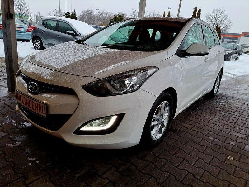 Gebraucht Hyundai i30 Trend 110 PS (80 kW) 2013 Weiß Kombi