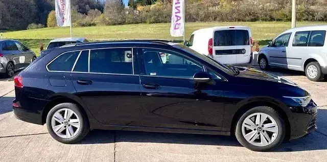 Gebraucht VW Golf VIII Life 150 PS (110 kW) 2022 Schwarz Kombi