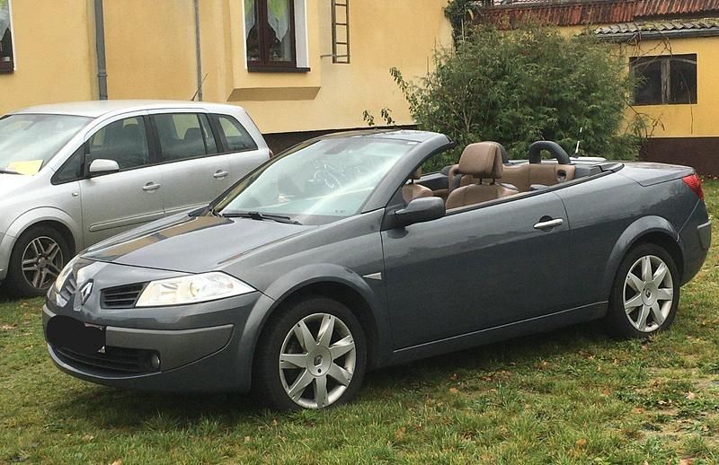 Grau Gebraucht 2006 Renault Mégane Cabriolet Dynamique Cabrio | 4.900 € (Teuer) - Bild 1/4