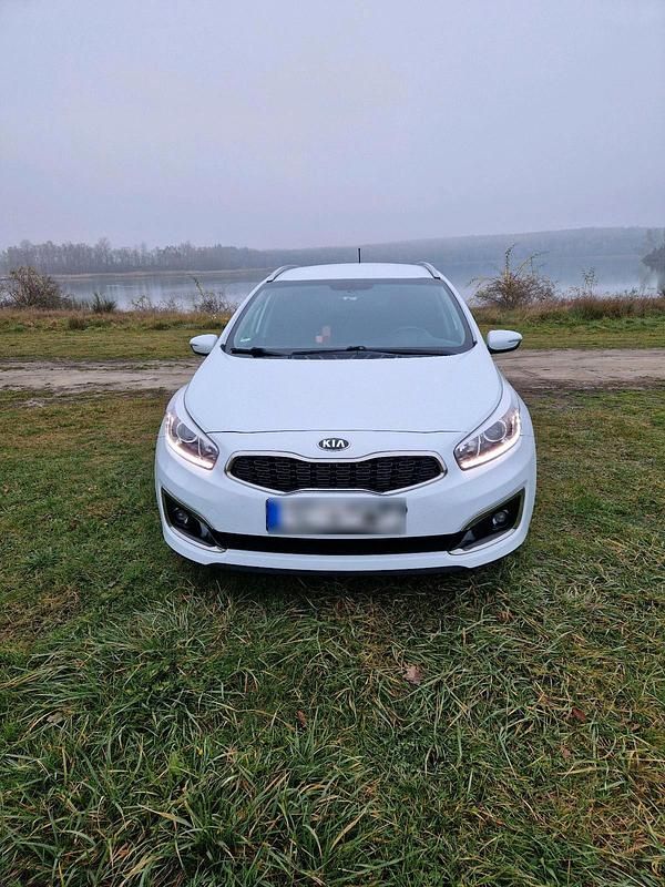 Gebraucht Kia Ceed 138 PS (101 kW) 2016 Weiß Kleinwagen